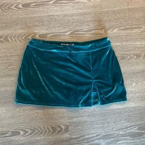 Urban outfitters velvet green low-mid rose skirt size medium